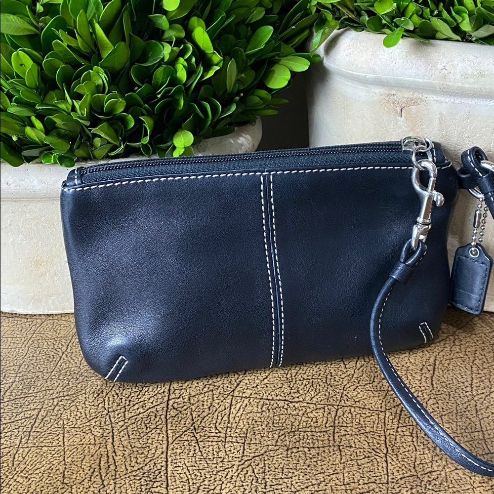 Coach Legacy Black Turnlock Wristlet Wallet
Clutch - Picture 5 of 12
